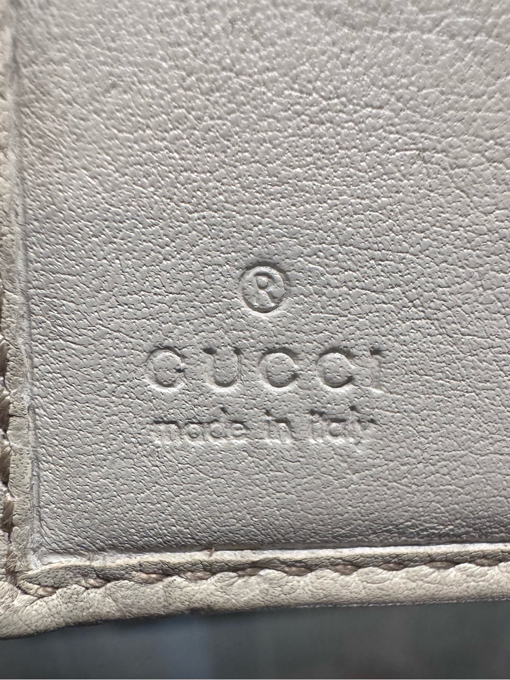 Gucci Cream Embossed GG Wallet with Heart Clasp - Picture 5 of 11